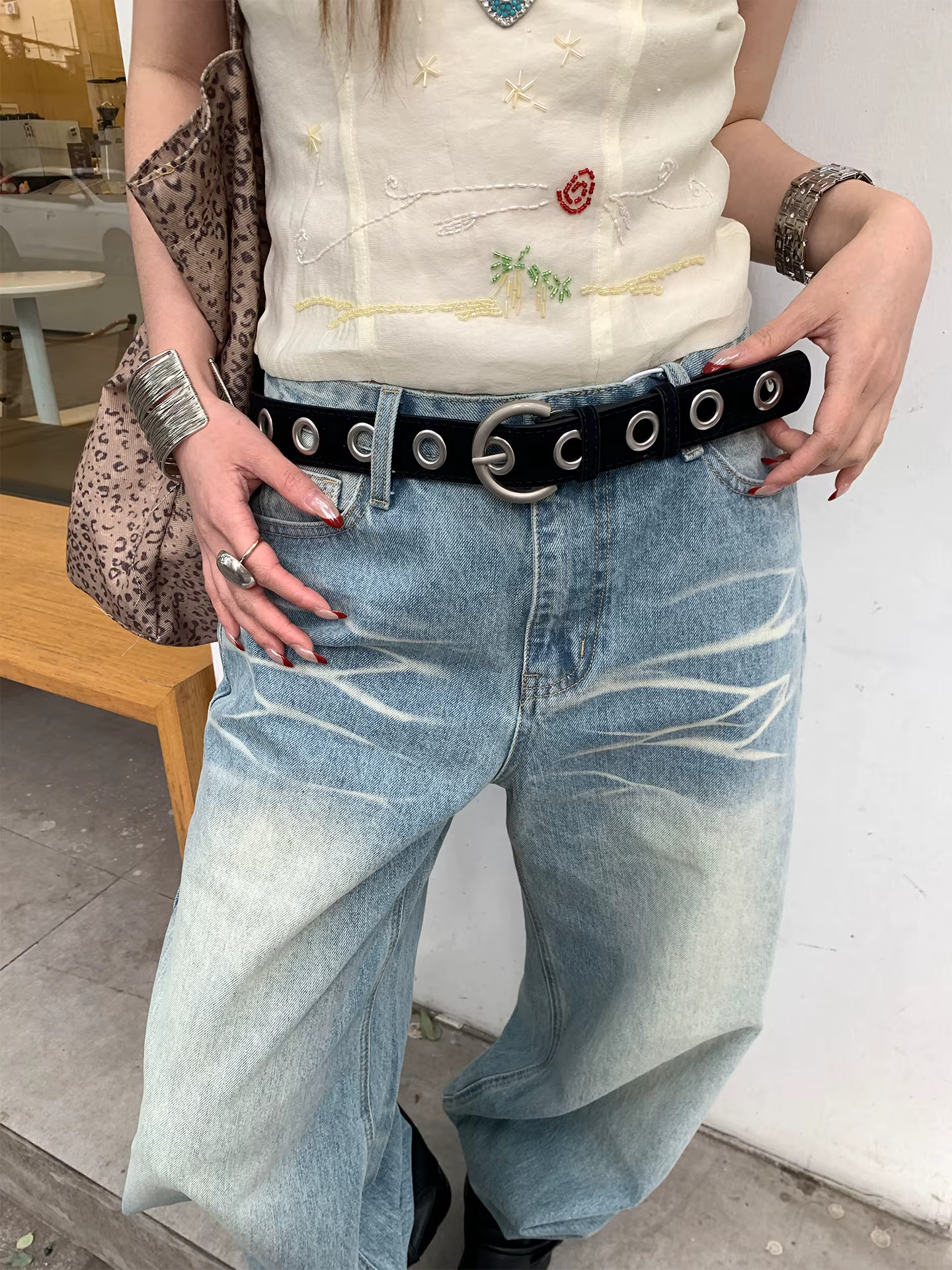 Ceinture en cuir noire haut de gamme pour femme, nouveau design de niche, sans trous, ajustable à la