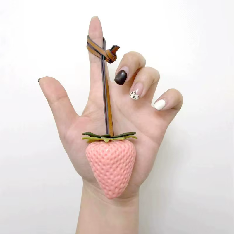 ☂ Porte-clés amusant en résine imperméable en forme de fraise, design 3D, fait main, décoration de v