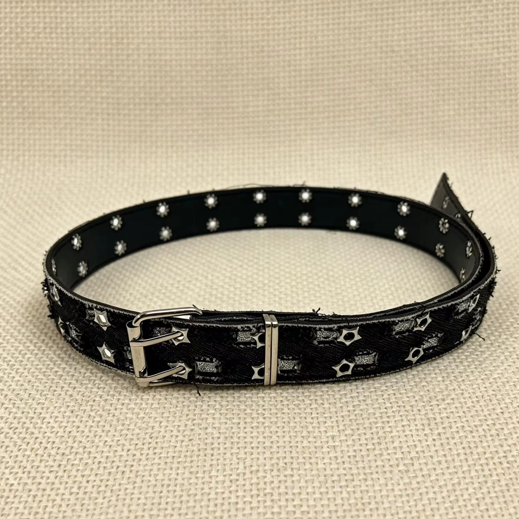 1 ceinture en jean pour femme avec doubles œillets, au style minimaliste, usé et épuré, idéale pour 