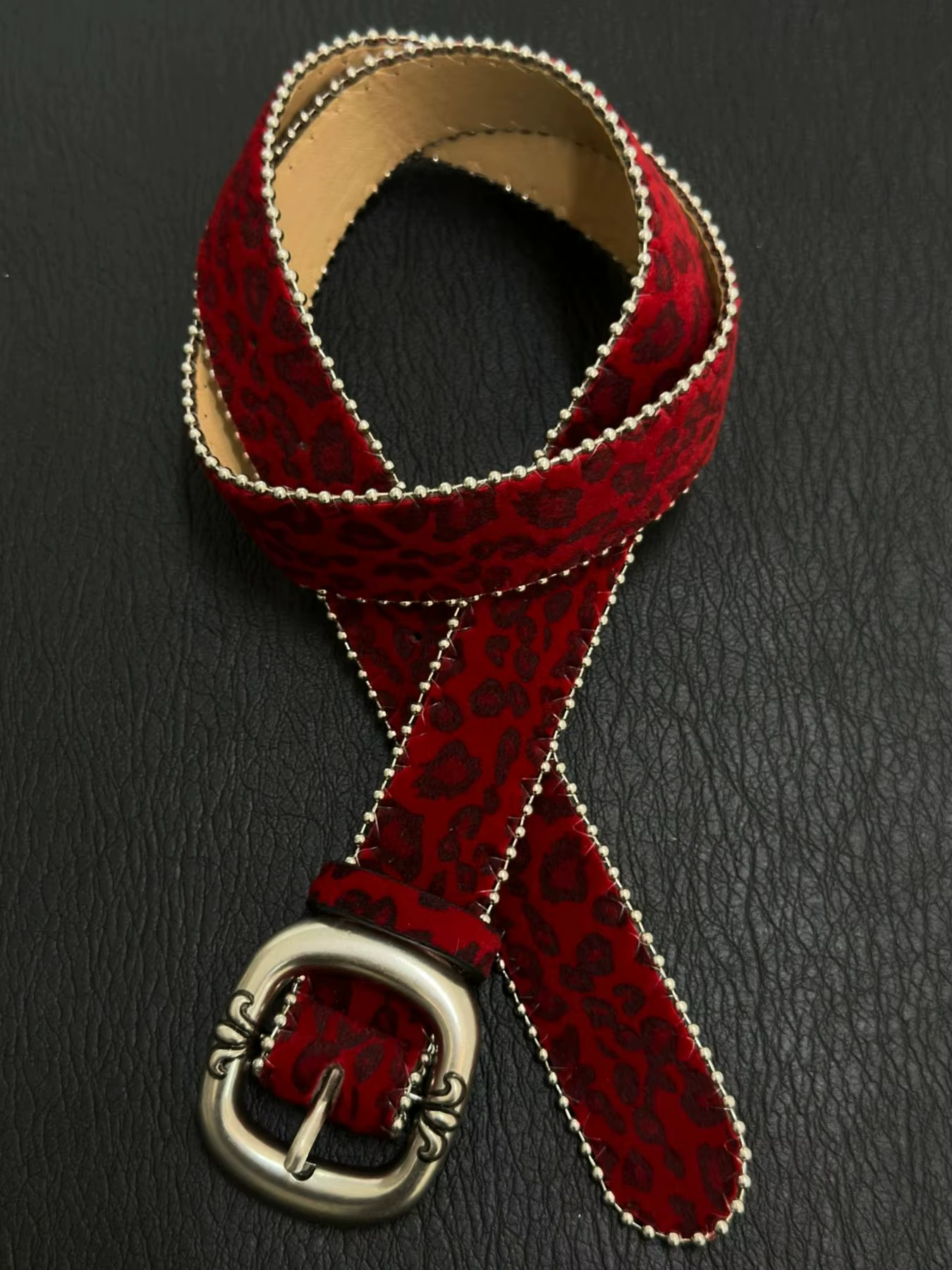 Ceinture en velours imprimé léopard rouge, boucle carrée en métal, bordure à motif vintage, accessoi