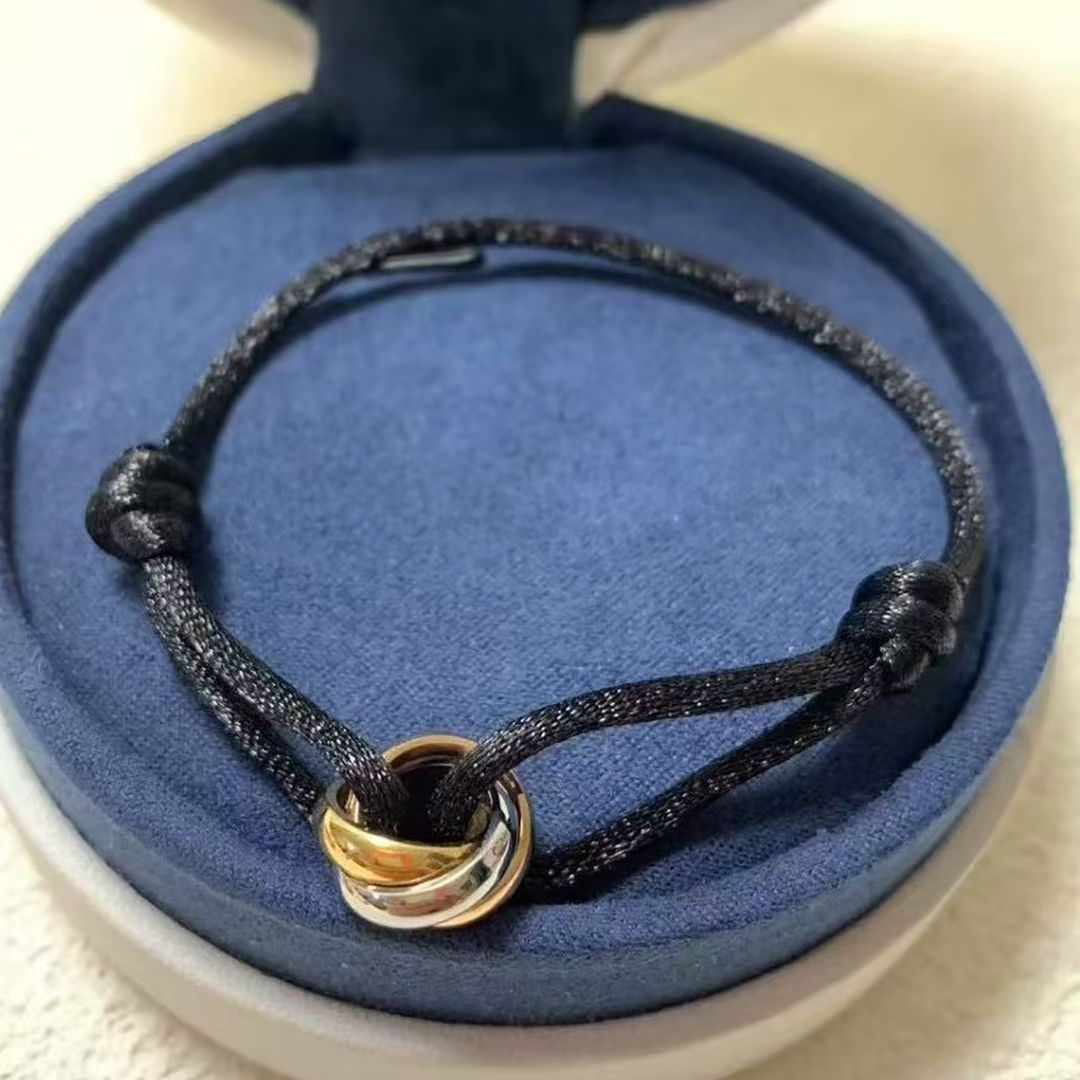 Bracelet porte-bonheur à trois anneaux et trois couleurs pour les couples. Bijoux de luxe de France,