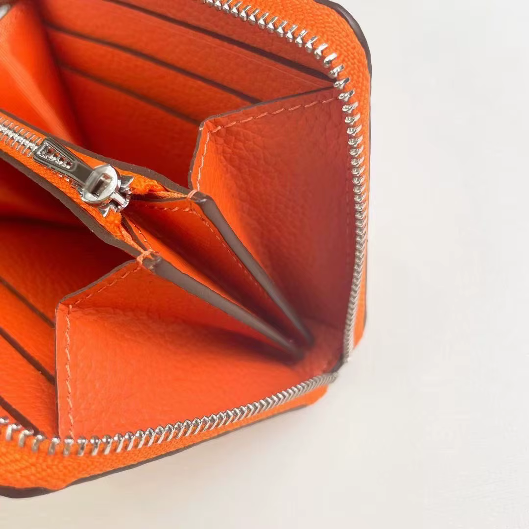 Conçu pour les porte-cartes en cuir véritable – méticuleusement fabriqué à partir de cuir Togo ou Ep