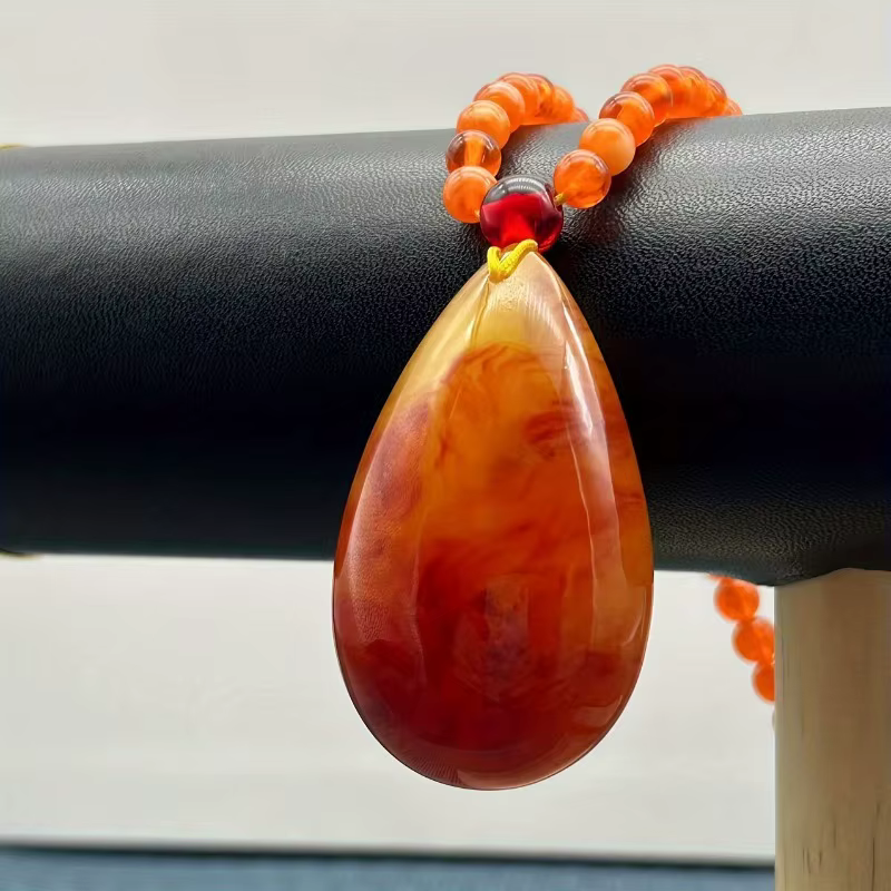 Collier pendentif goutte d'ambre, amulette porte-bonheur, élégant