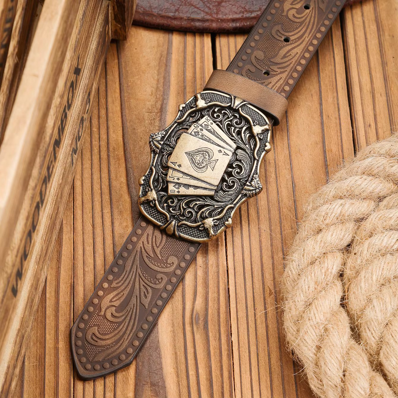 Une ceinture en PU à boucle occidentale adaptée aux hommes et aux femmes, une ceinture marron unique