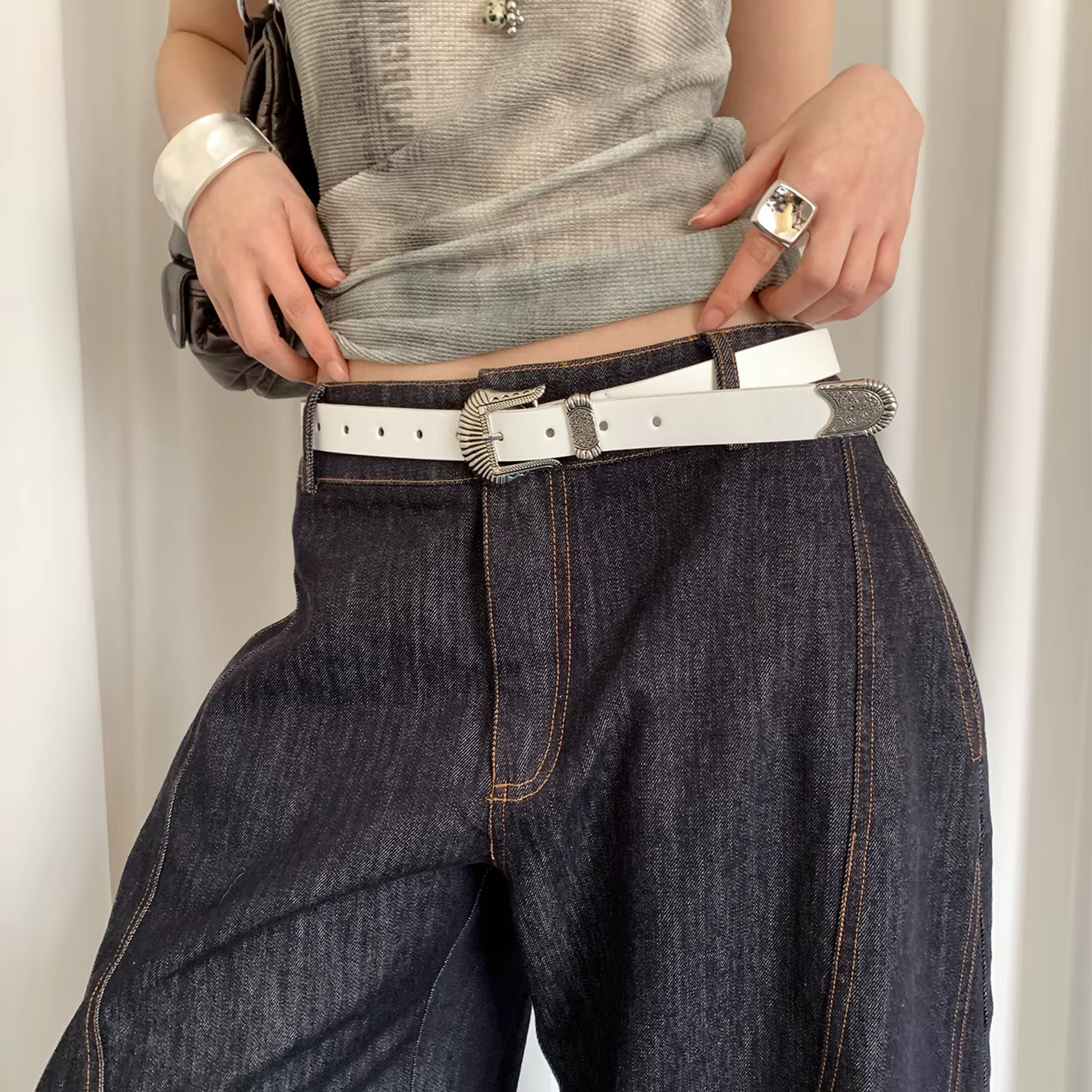 Ceinture rouge pour femme, design rétro, ceinture en cuir sculpté en métal, accessoire pour jupes et