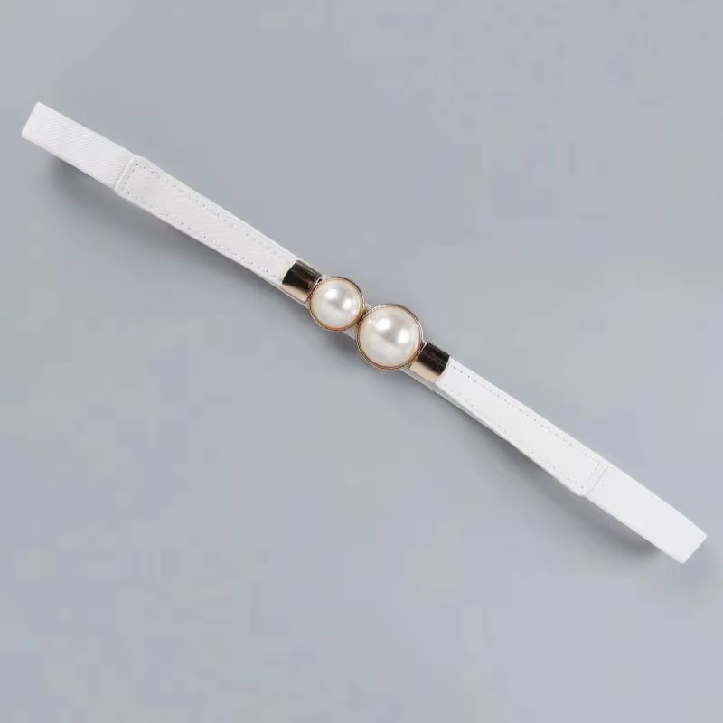 Une ceinture mince pour la robe, qui peut cincher la taille, exude un charme élégant et rétro. Il pr