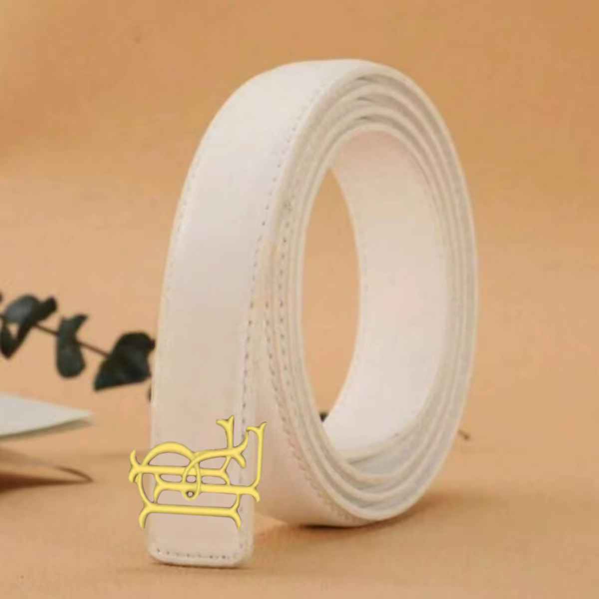 Ceinture élégante pour femme avec lettres dorées - Une ceinture luxueuse marron-noir avec boucle dor