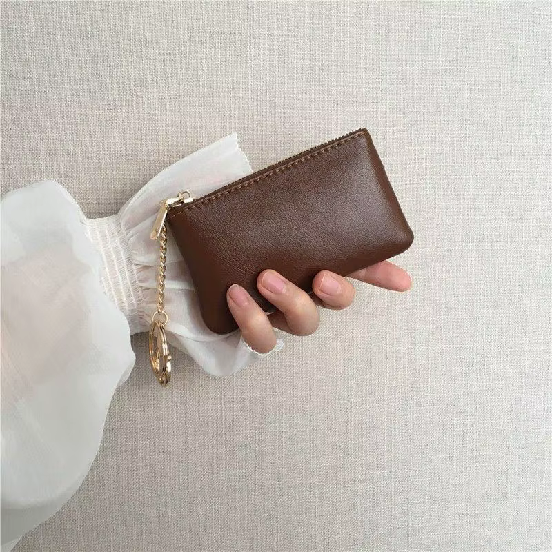 Mini porte-monnaie en cuir PU avec porte-clés doré et fermeture éclair lisse, parfait pour un usage 