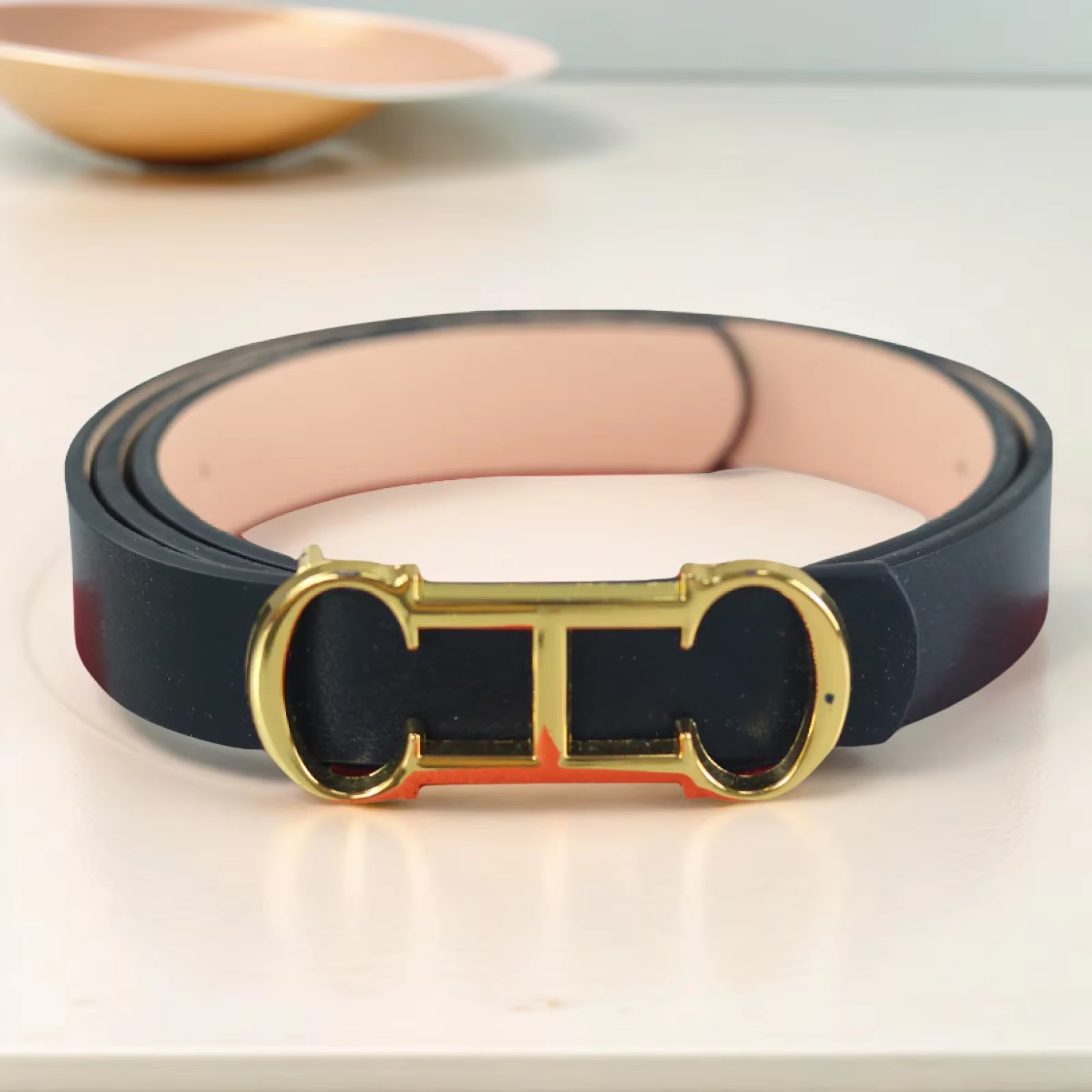 Ceinture pour femme de la marque CH, en PVC, longueur réglable, perforée, emballage en boîte cadeau,