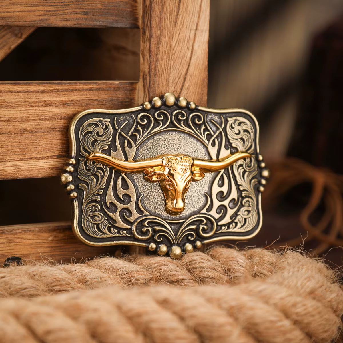 Une boucle de ceinture en métal de style occidental, une boucle de ceinture unique et rétro