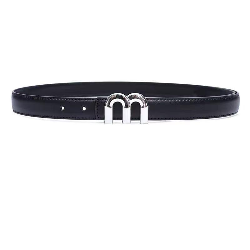 Ceinture pour femme M. Boucle argentée de haute qualité, idéale pour les robes et les jeans. Ceintur