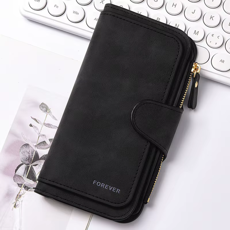 Le portefeuille long pour femme Red Rose comprend plusieurs emplacements pour cartes, une poche pour