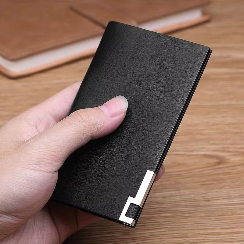 Portefeuille élégant pour hommes avec emplacement pour cartes innovant, orientation verticale-horizo