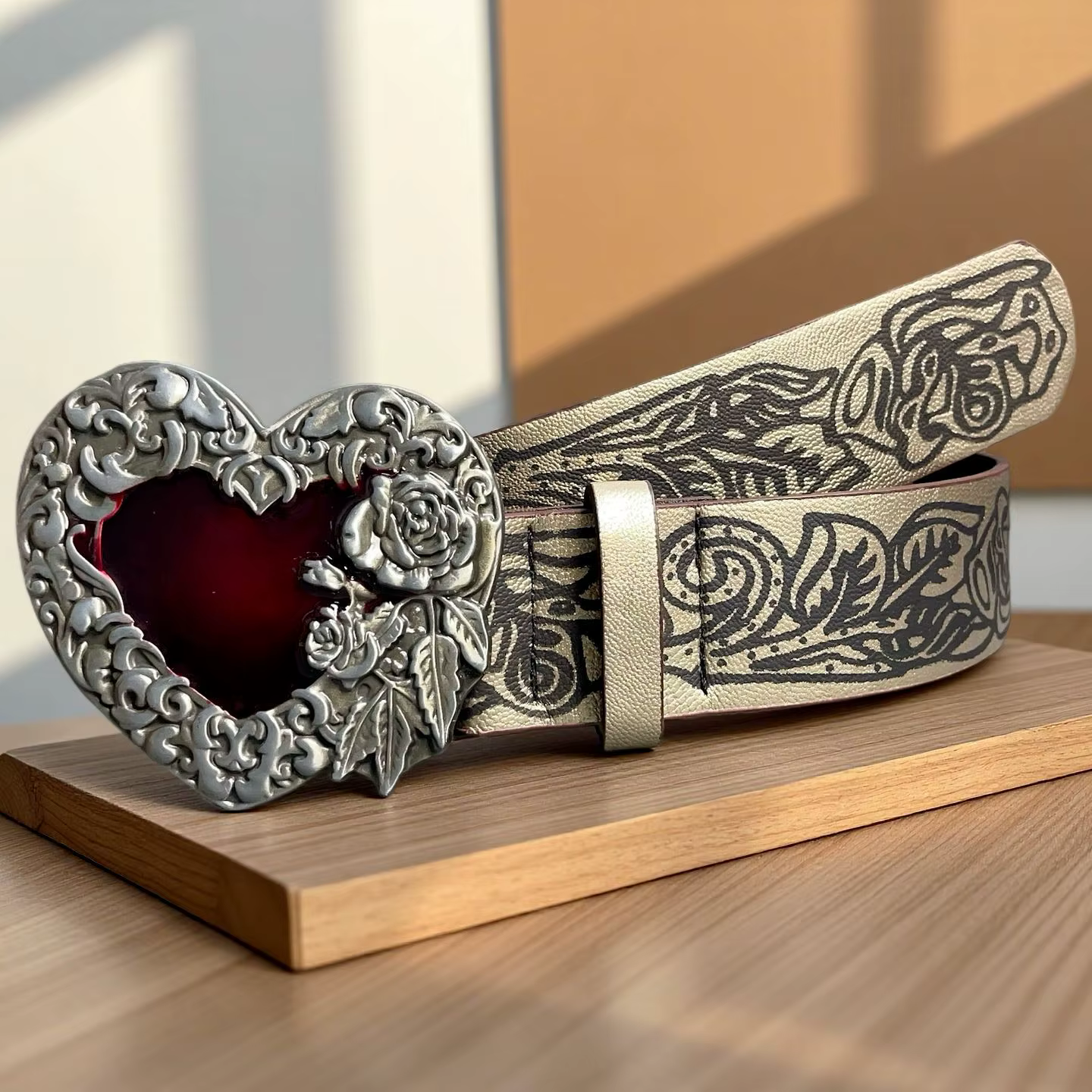 Ceinture pour femme tendance, style punk personnalisé, rétro, avec cœur rouge en relief