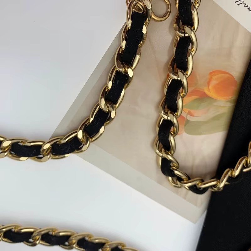 Ceinture chaîne en cuir dorée pour femme