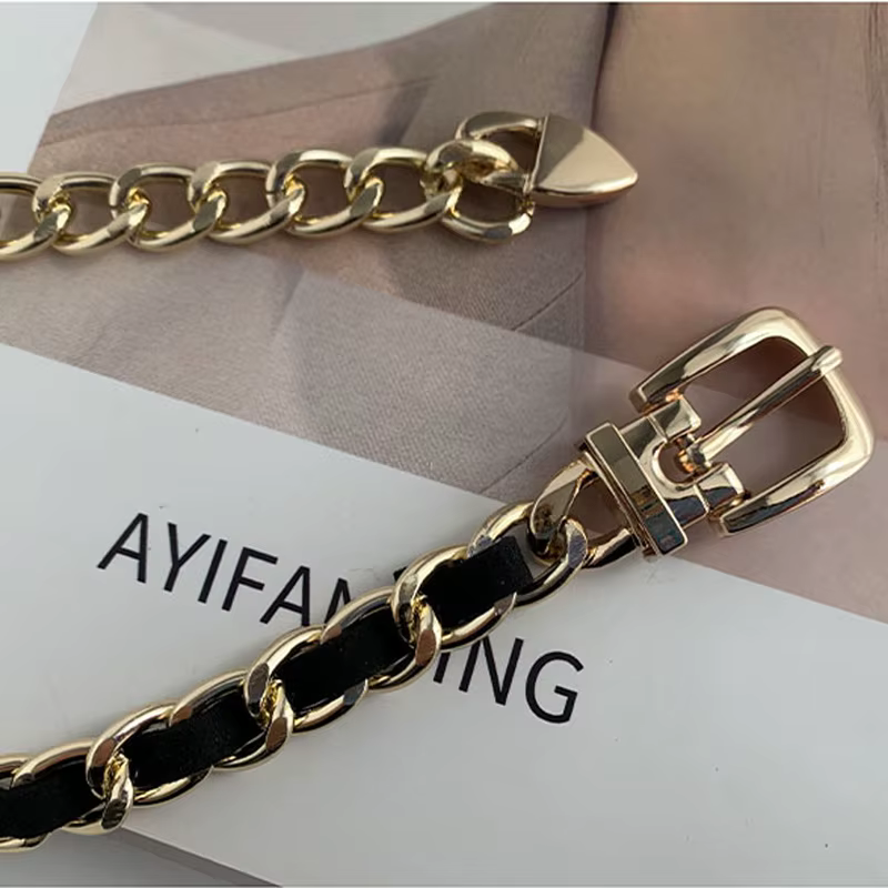 Ceinture chaîne en cuir dorée pour femme