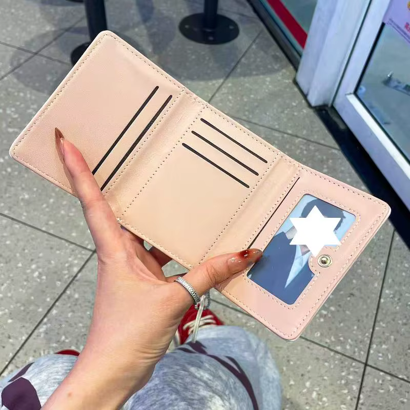 Petit portefeuille en cuir PU à pois avec joli pendentif en forme de cœur et design compact