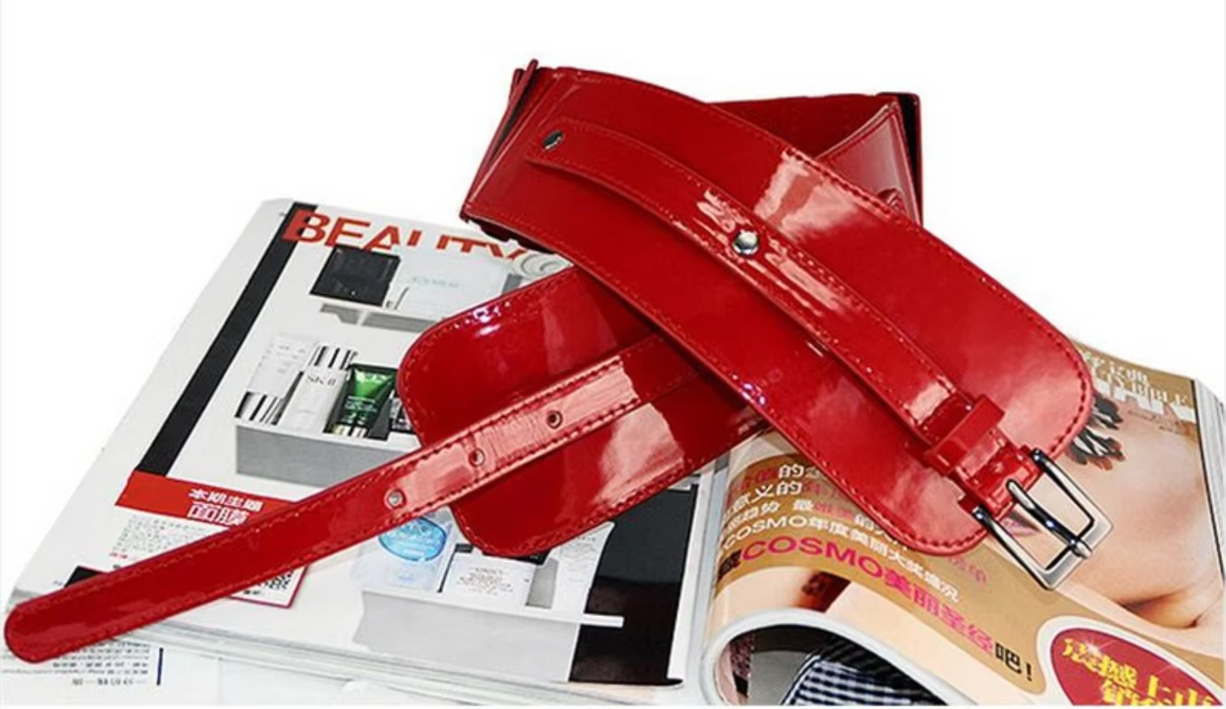 Ceinture large en cuir verni pour femme