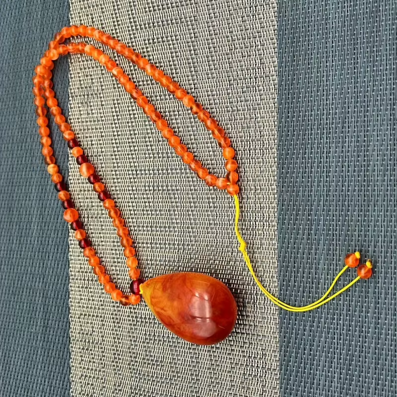 Collier pendentif goutte d'ambre, amulette porte-bonheur, élégant