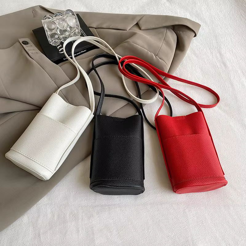 Sac à bandoulière grande capacité pour femme en cuir PU avec fermoir