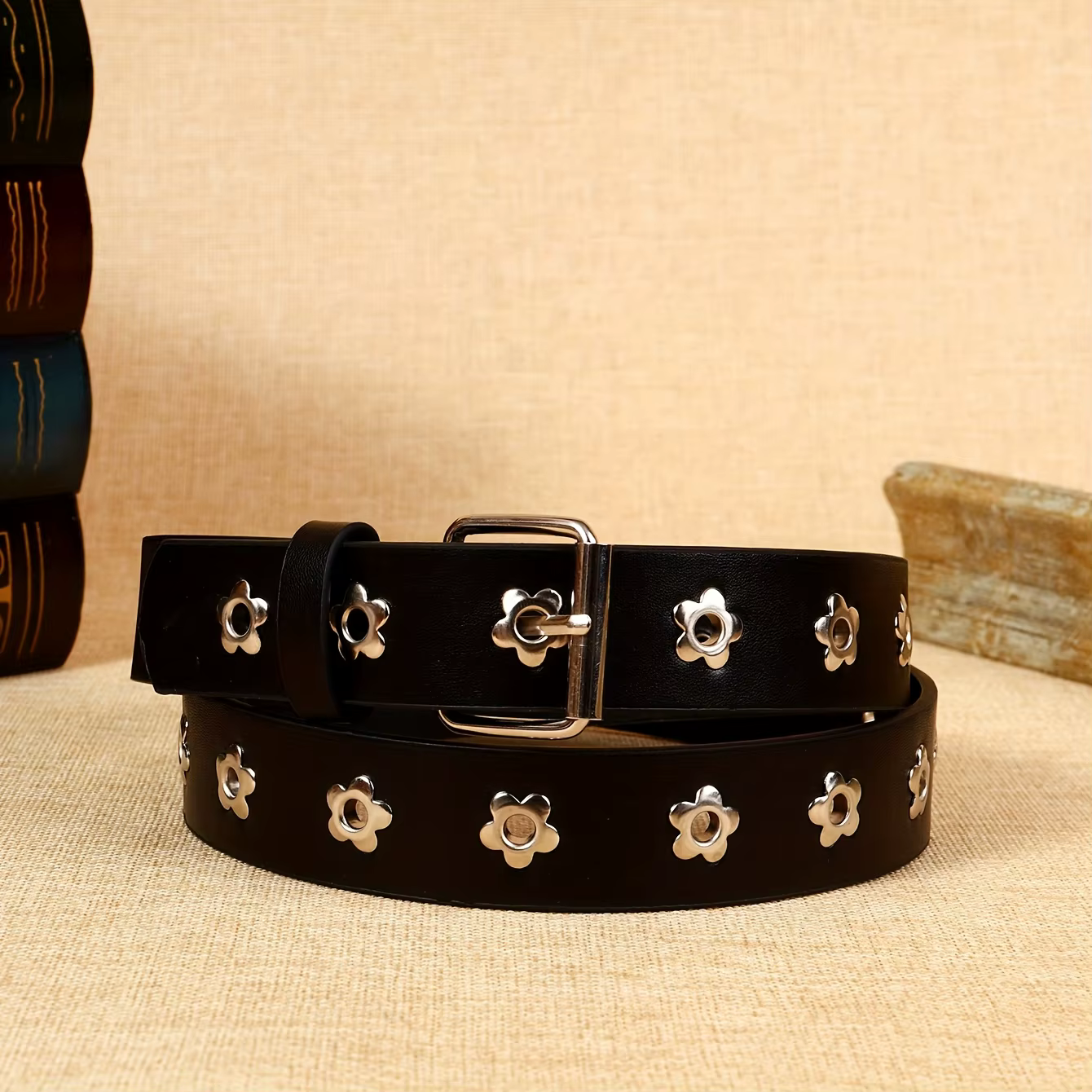 1 ceinture pour femme avec rivets floraux noirs de style Y2K