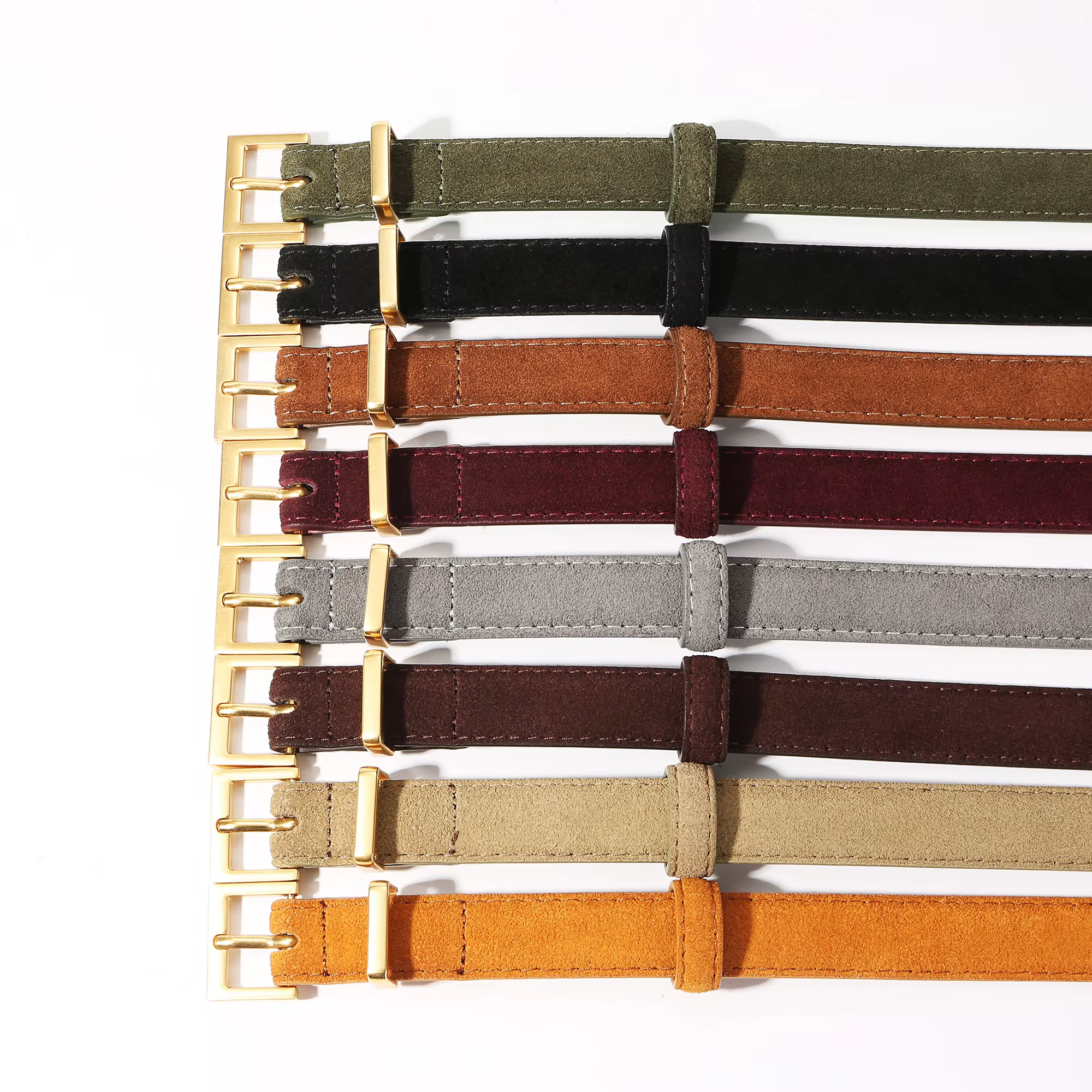 Ceinture en cuir suédé bordeaux pour femme avec boucle dorée