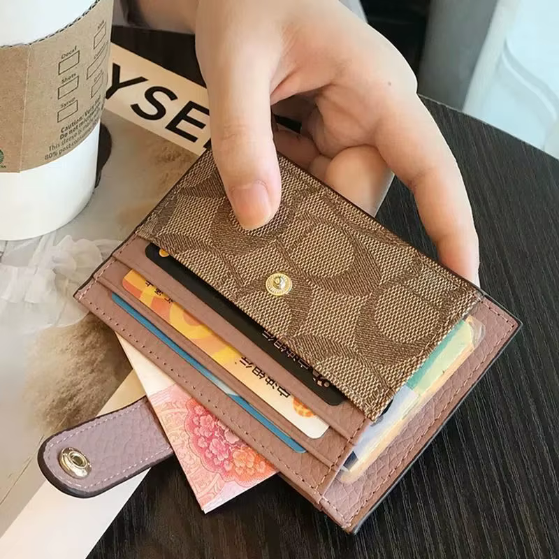 Porte-cartes ultra-fin de style monogramme