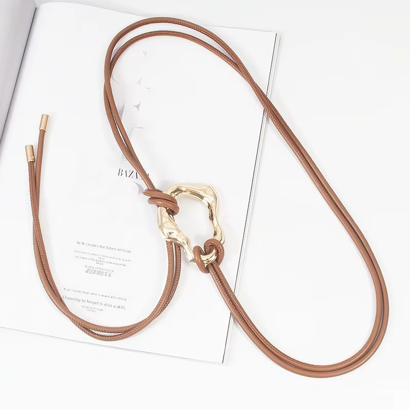 Ceinture de taille en cuir souple avec boucle dorée pour femmes