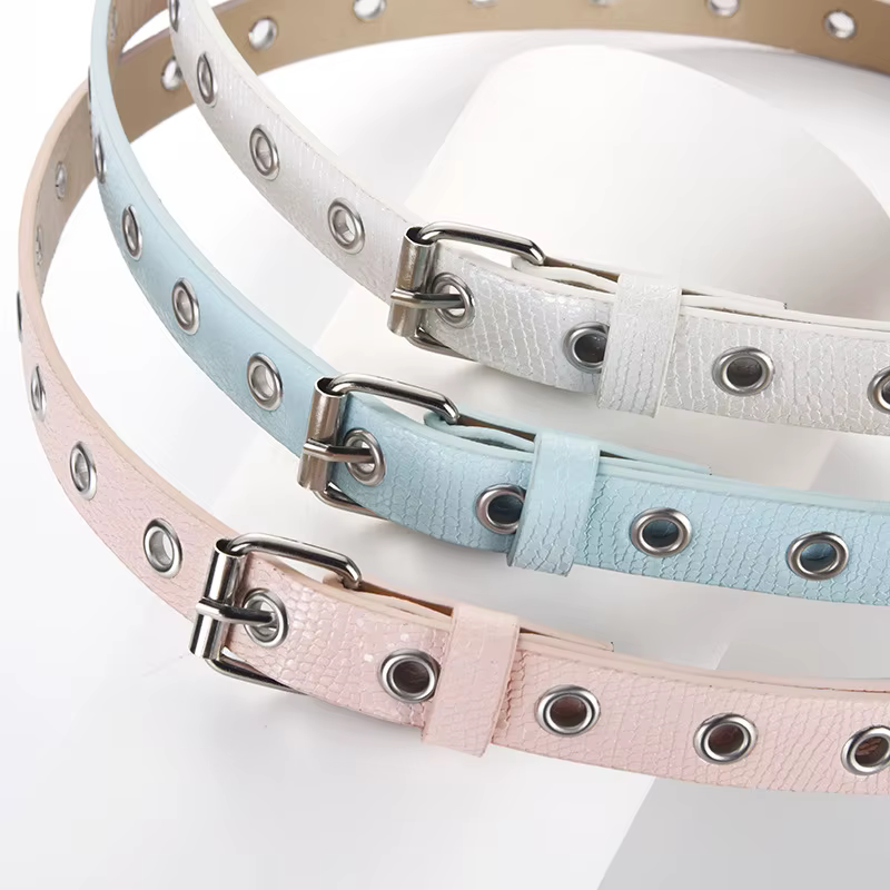 Ceinture en cuir pour femme, tendance et fraîche, avec détails ajourés, pour jeans, style punk minimaliste unique pour le quotidien