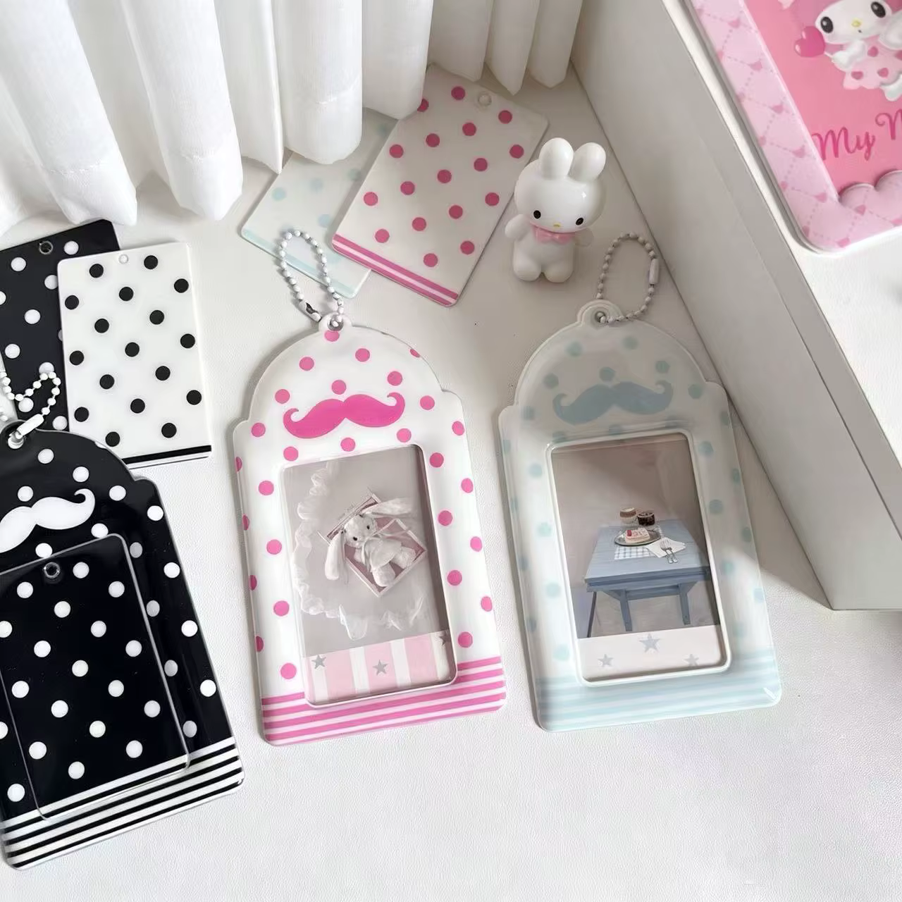 Porte-cartes à pois motif moustache