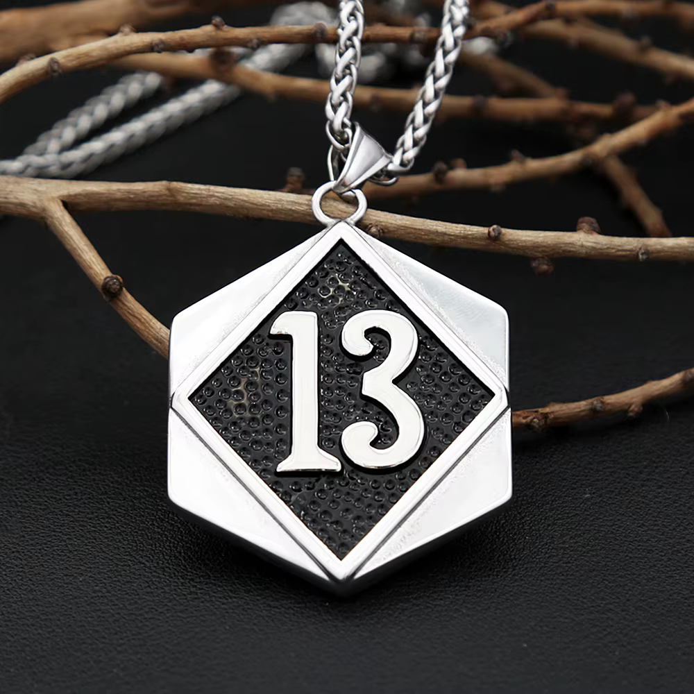 Colliers pendentif numéro porte-bonheur pour hommes et femmes, acier inoxydable SION L, bijoux hip hop, mode punk vintage, cadeaux de la présidence, livraison directe