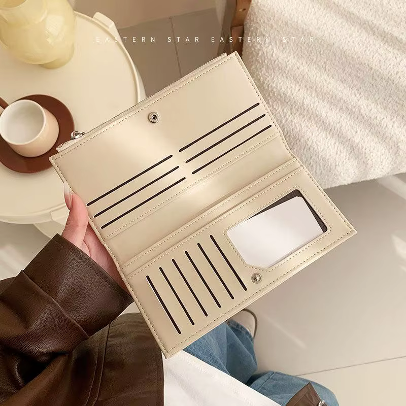 Portefeuille long pour femme en cuir vegan marron avec plusieurs emplacements pour cartes et fermeture éclair sécurisée