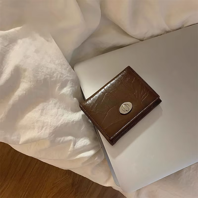 Portefeuille porte-cartes tri-pliant en cuir PU WERLLANDS avec motif froissé et boucle en métal