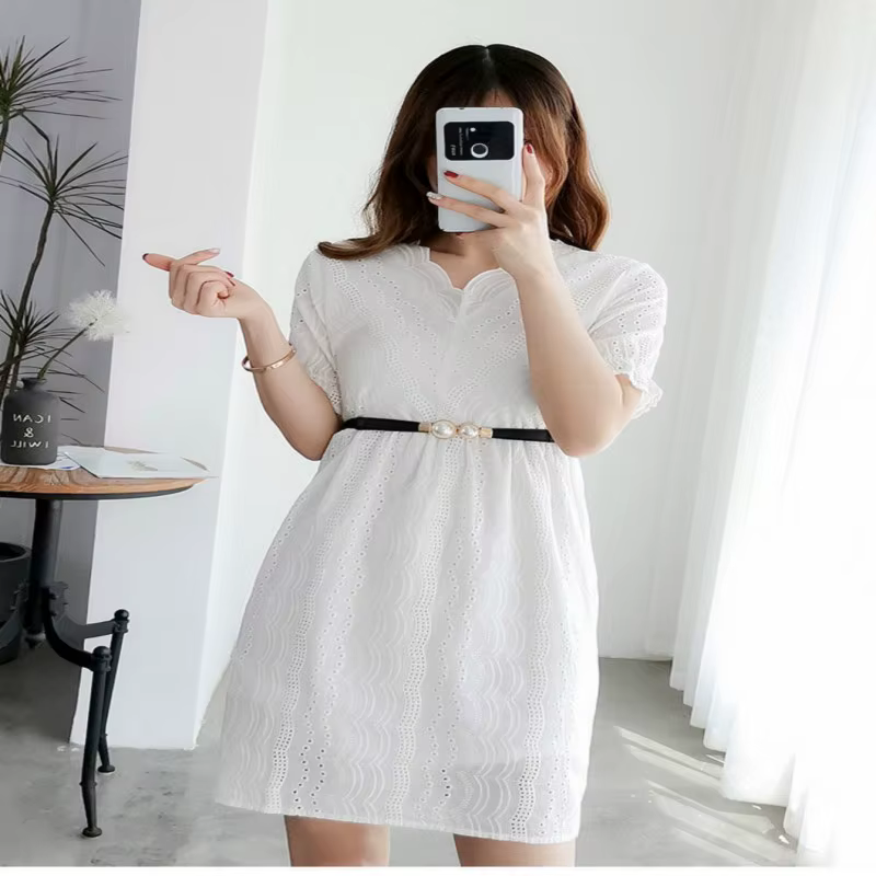 Une ceinture mince pour la robe