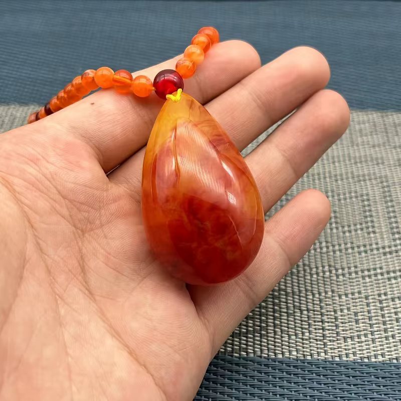 Collier pendentif goutte d'ambre, amulette porte-bonheur, élégant