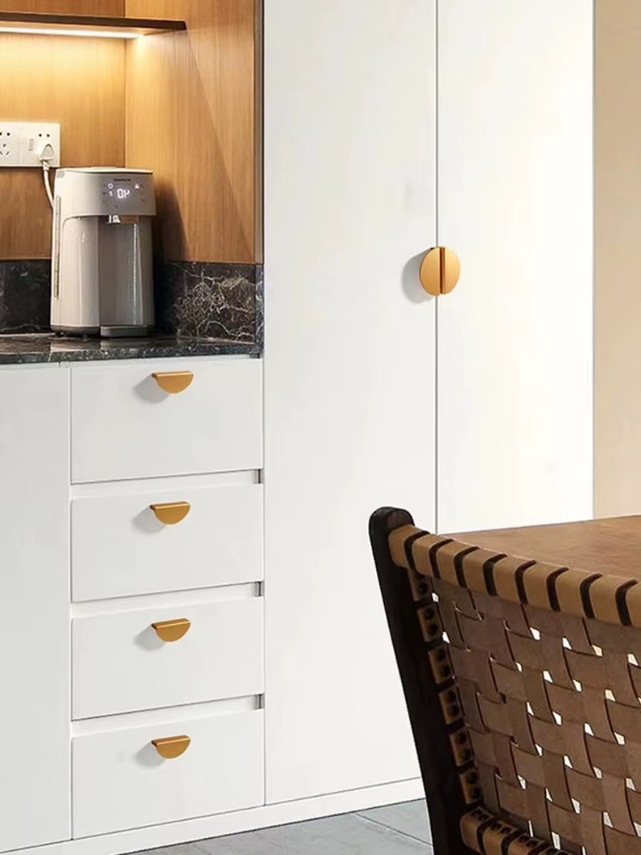 Poignée de porte d'armoire demi-lune, poignées de placard modernes en forme de lune, en laiton noir et doré, boutons demi-cercle de garde-robe, poignées de meubles