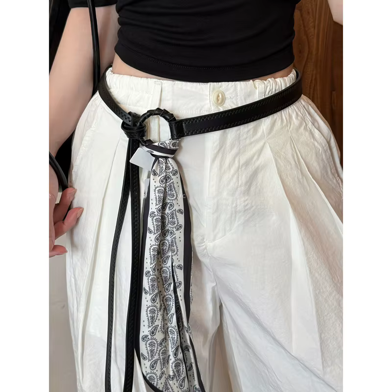 Écharpe-ceinture en soie rouge style vintage américain pour femme, accessoire de mode unique et tendance, idéal pour le quotidien, les soirées, les cadeaux ou un look chic décontracté.