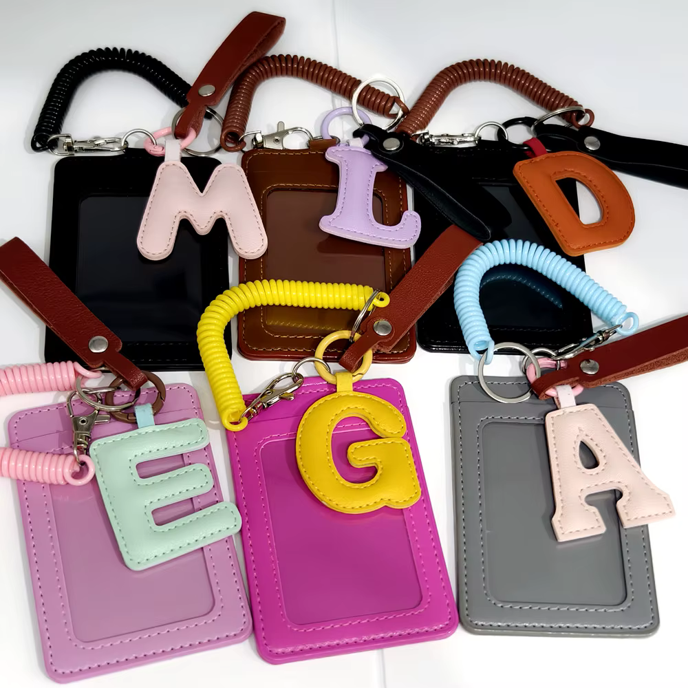 Porte-cartes en cuir avec lettres anglaises dans des schémas de couleur de dopamine