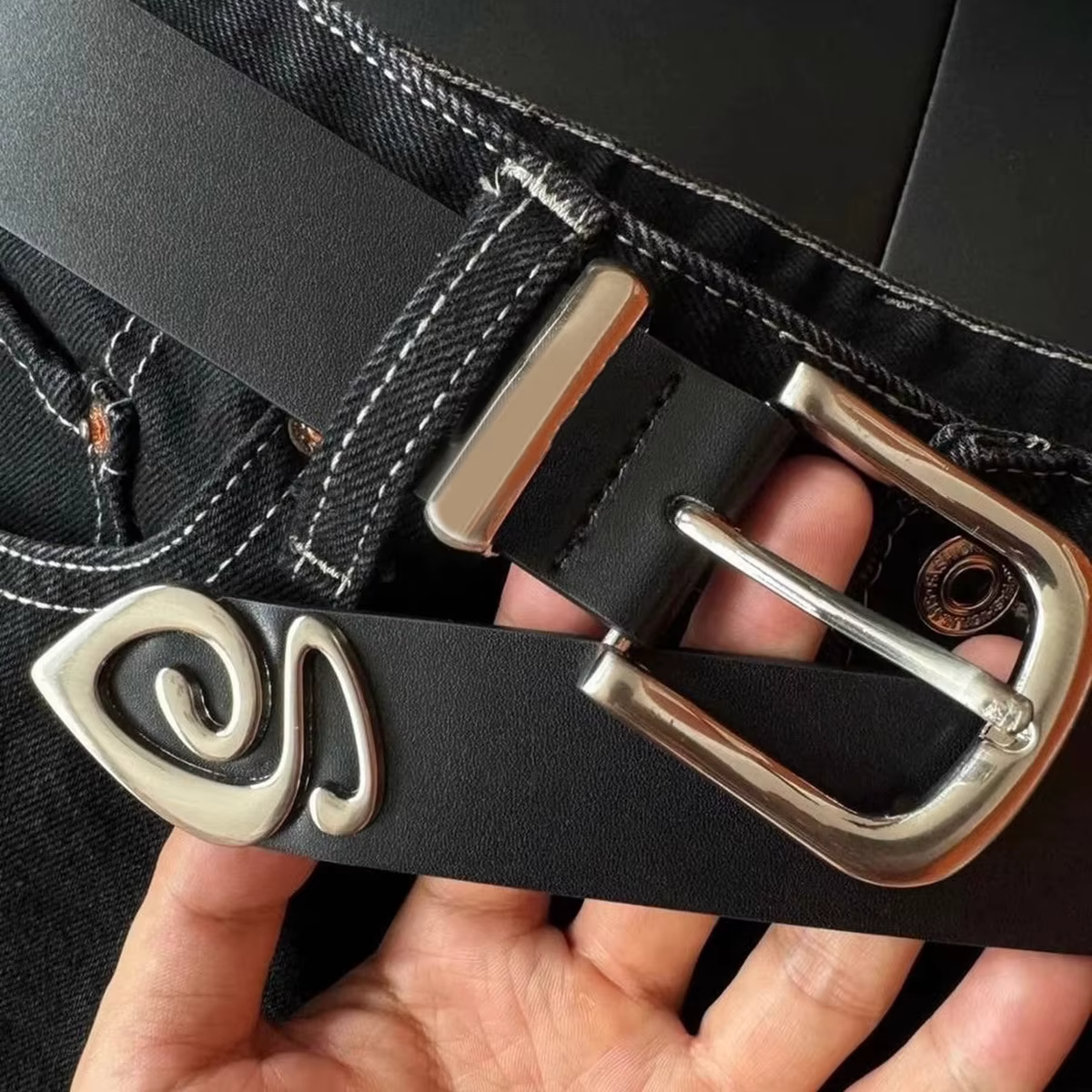 Ceinture pour femme avec boucle rotative noire
