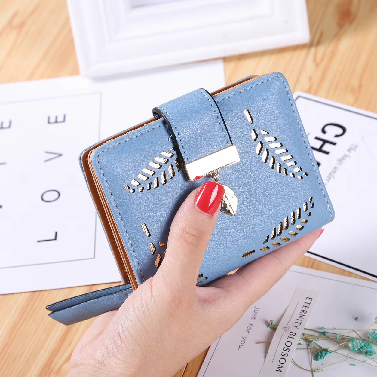 Porte-monnaie écologique à motif de feuilles creuses, portefeuille court pour femme, portefeuille compact à double rabat avec fermeture éclair pour usage au bureau