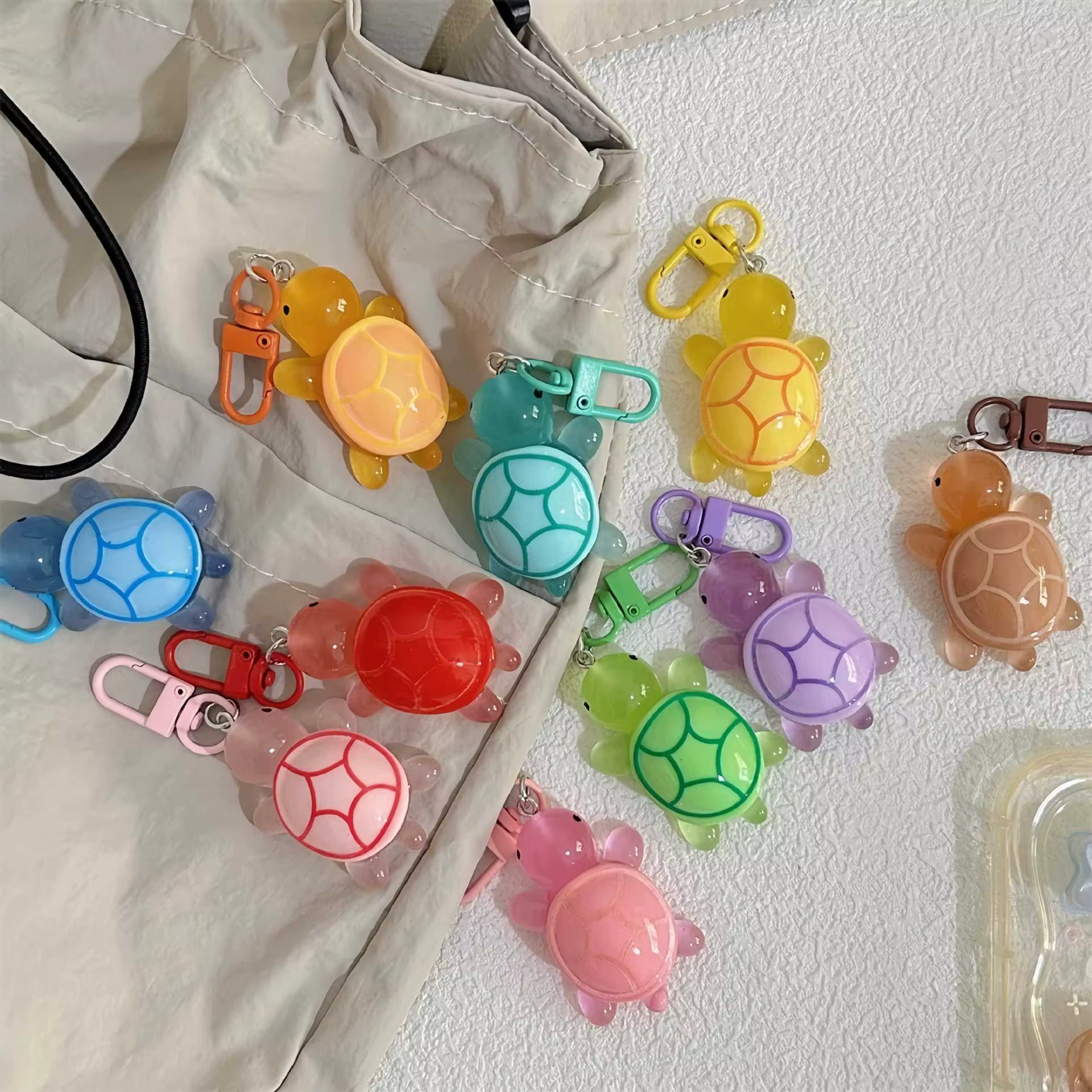 Porte-clés tortue mignon qui brille dans la nuit pour femmes et filles