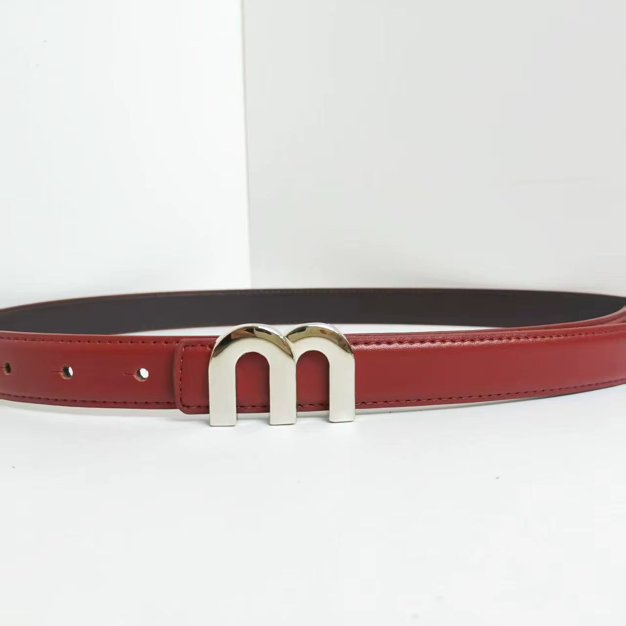 Ceinture pour femme M. Boucle argentée de haute qualité