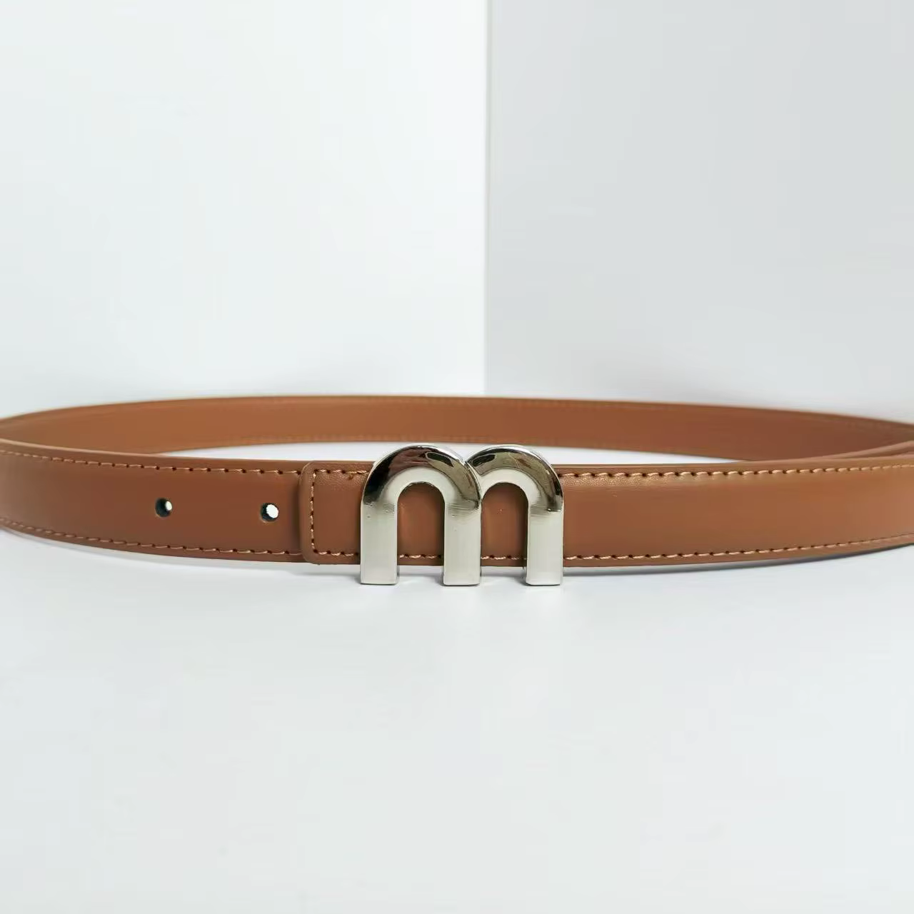 Ceinture pour femme M. Boucle argentée de haute qualité