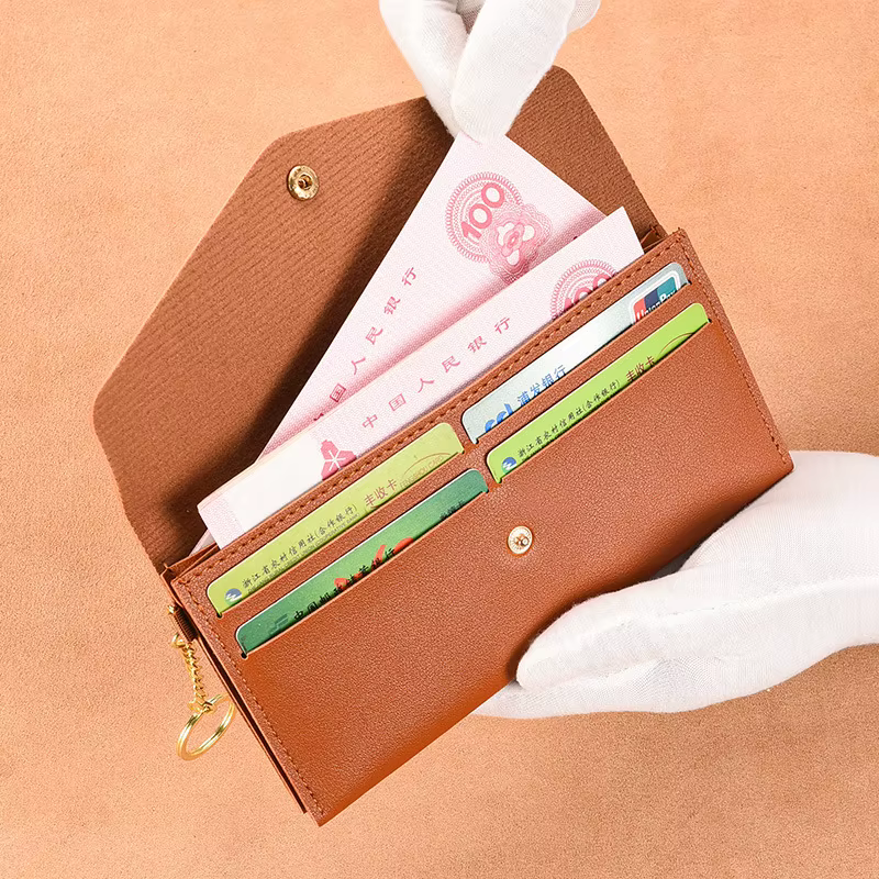 Pochette portefeuille longue en cuir souple pour femmes