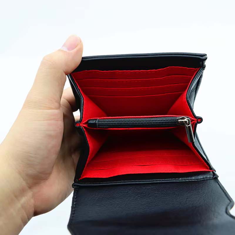 Portefeuille à ailes de chauve-souris en faux cuir noir végétalien