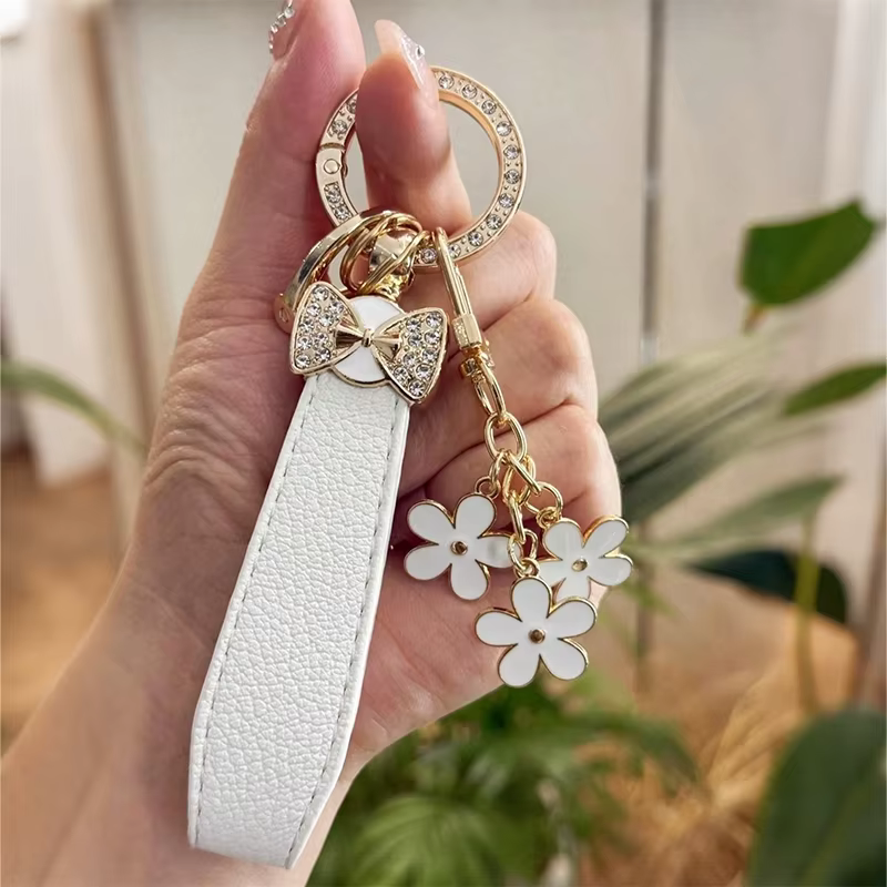 Porte-clés de luxe avec nœud et fleur