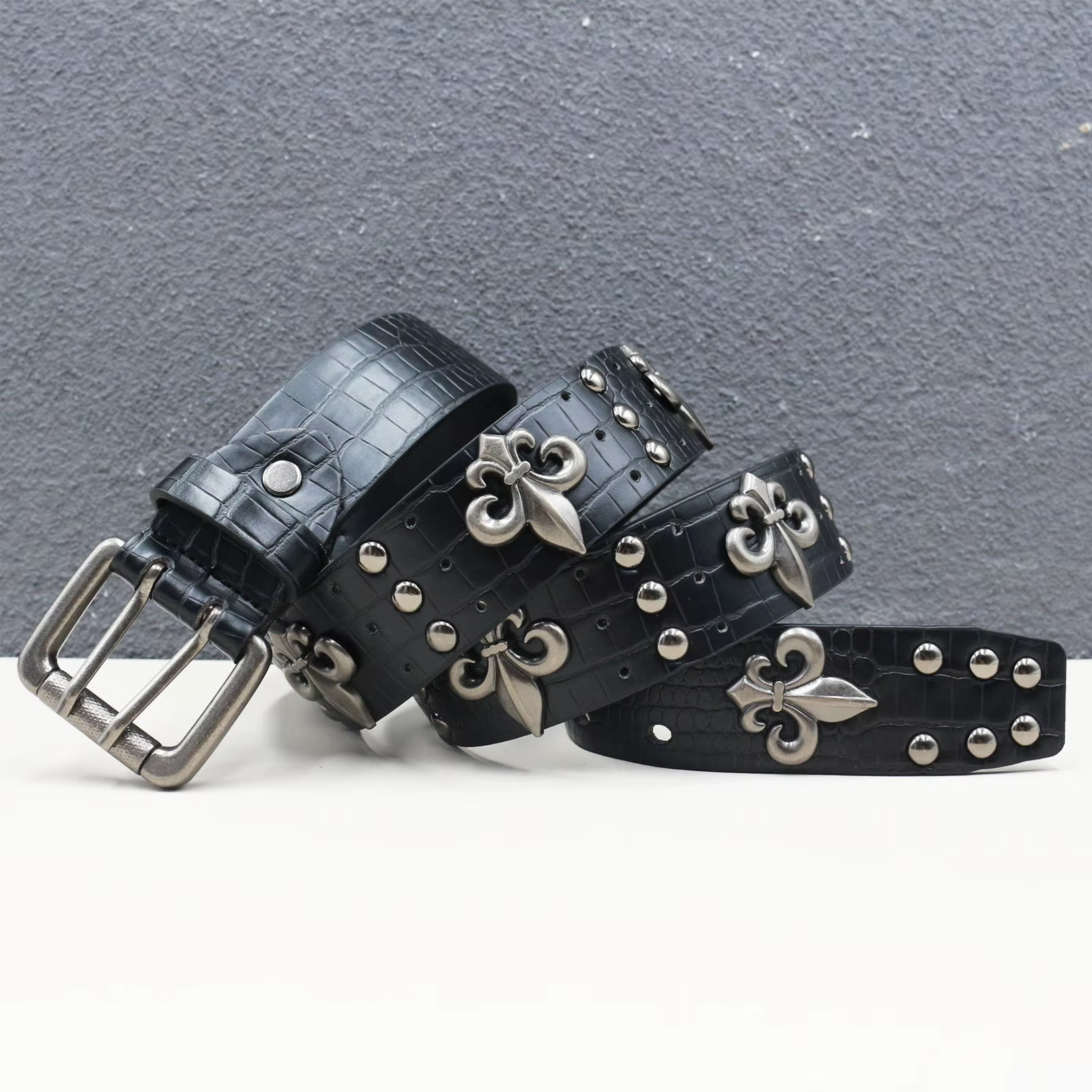 Ceinture à boucle double aiguille avec motif crocodile noir épais