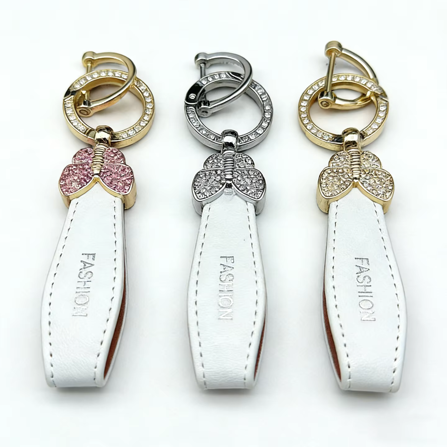 Porte-clés de voiture en strass papillon, porte-clés en cristal avec bracelet, pendentif délicat pour femmes et filles