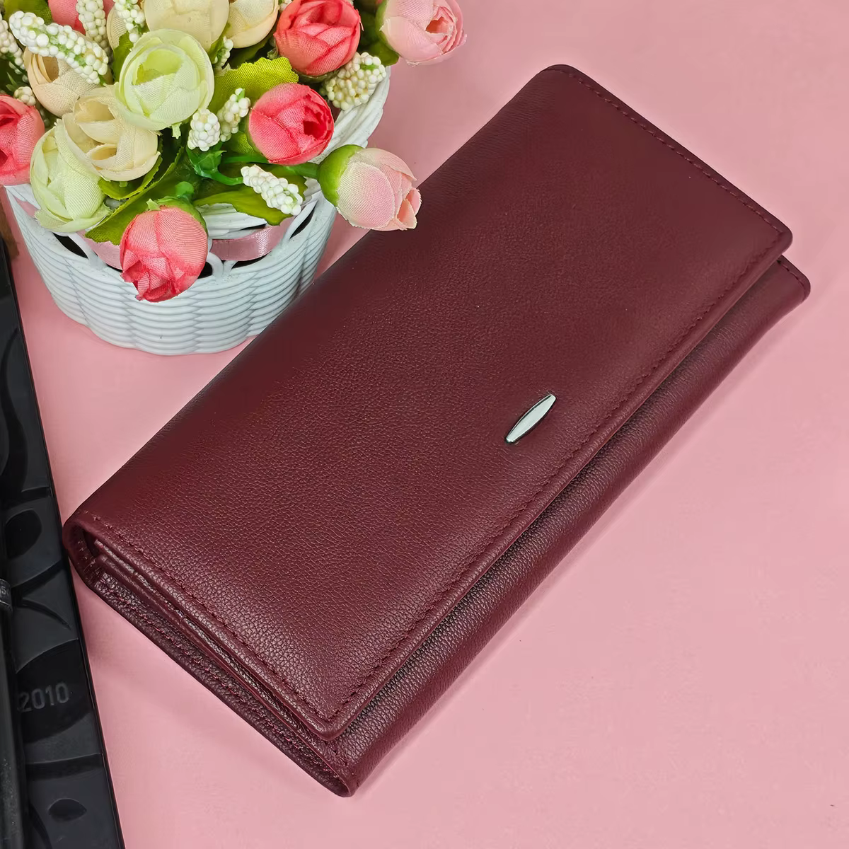 Portefeuille de luxe en cuir rouge vin pour femme – Slim Long à deux volets avec 8 emplacements pour cartes