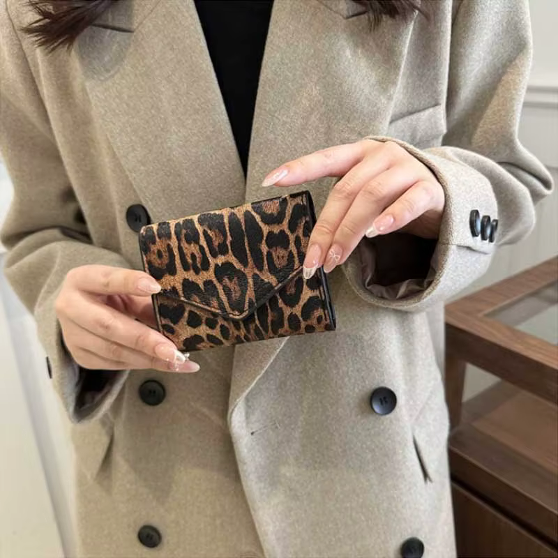 Portable élégant léopard court portefeuille en cuir PU porte-carte enveloppe pochette sac à main Style coréen porte-monnaie femmes Carteras